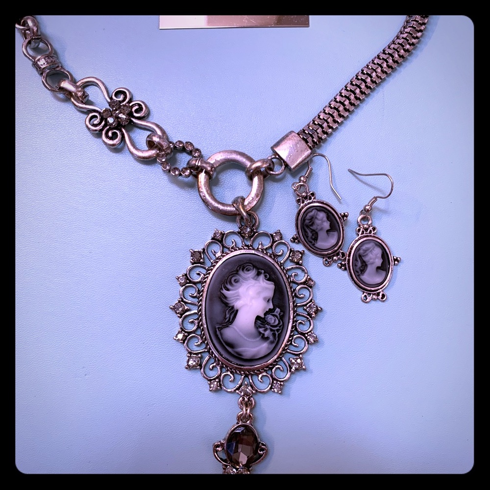 Victorian-Styled Statement Necklace Set - image 1